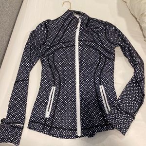 Lululemon Define jacket lightly worn. Looks brand new